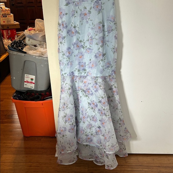 Lulu's Light Blue Floral trumpet pure splendor maxi dress size small new - Picture 3 of 5